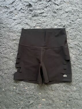 Alo High-Waist Black Women’s Sculpt Short with slits size small